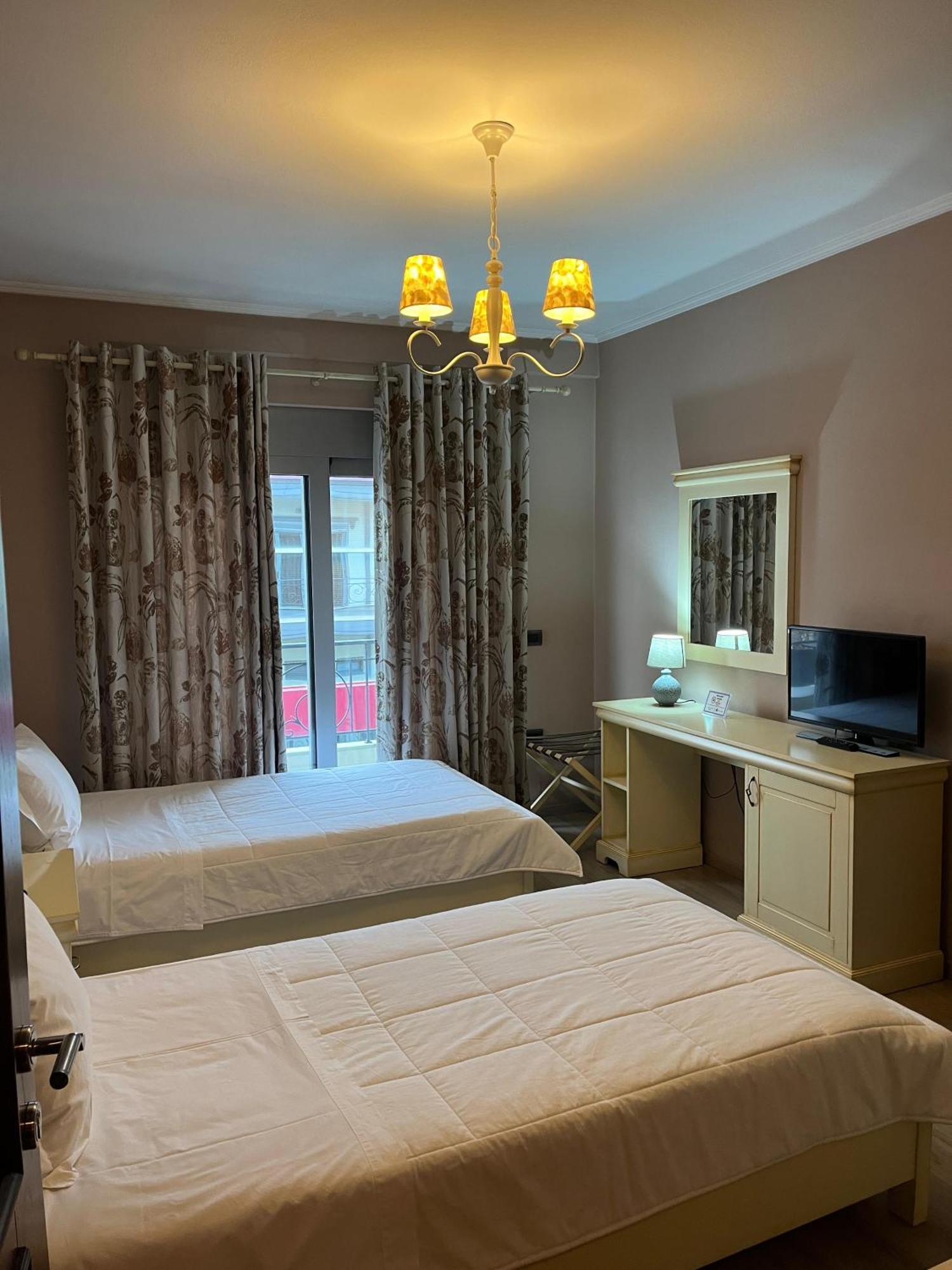 Dream'S Hotel Gjirokastër Buitenkant foto