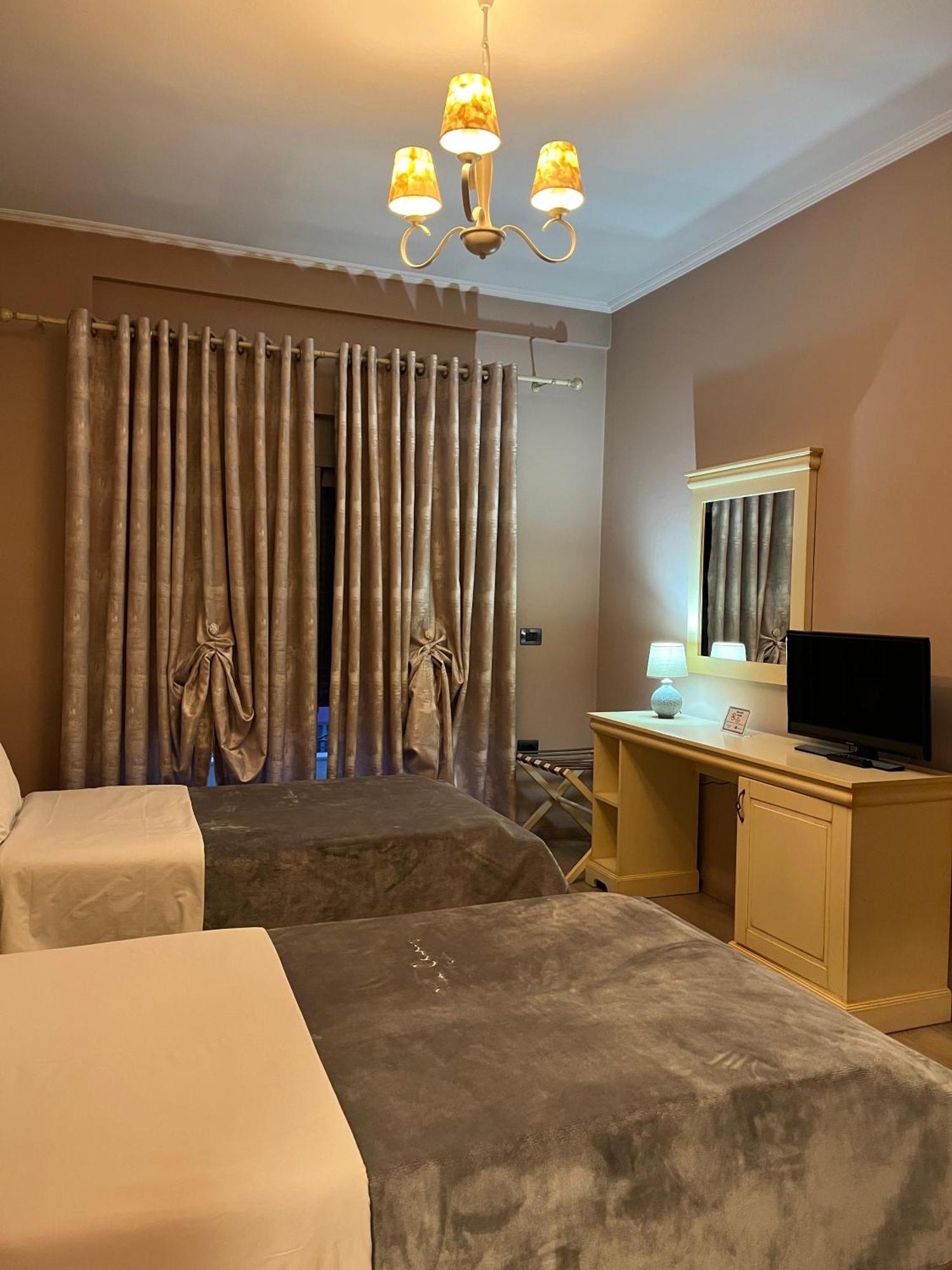 Dream'S Hotel Gjirokastër Buitenkant foto